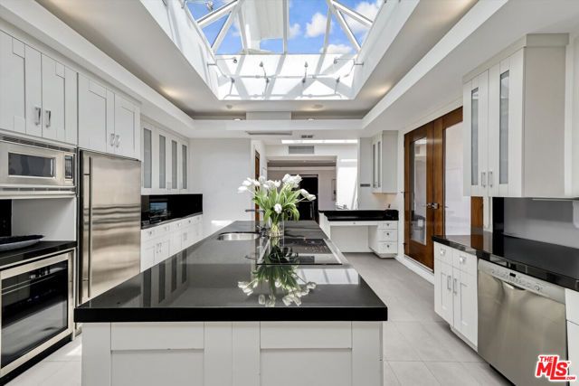 8827 Evanview Drive, Los Angeles, CA 90069