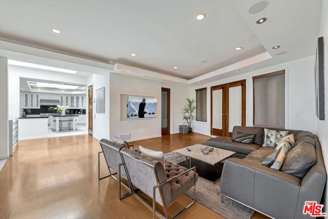 8827 Evanview Drive, Los Angeles, CA 90069