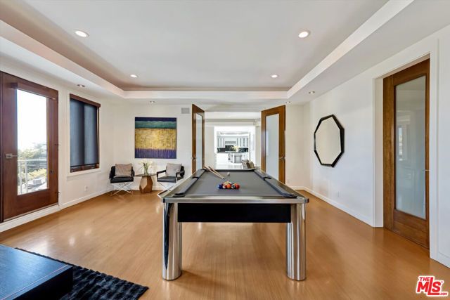 8827 Evanview Drive, Los Angeles, CA 90069