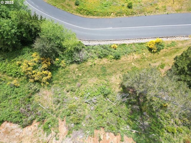 6877 PACIFIC TERRACE Dr, Brookings, OR 97415