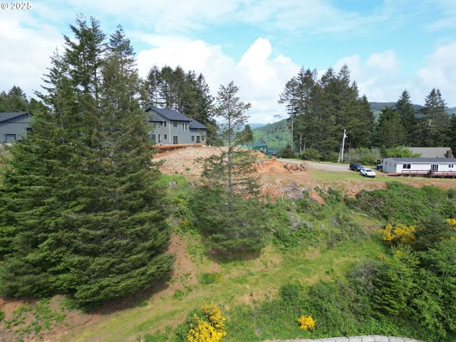 6877 PACIFIC TERRACE Dr, Brookings, OR 97415