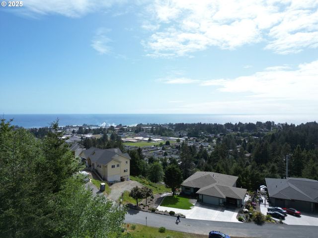 6877 PACIFIC TERRACE Dr, Brookings, OR 97415