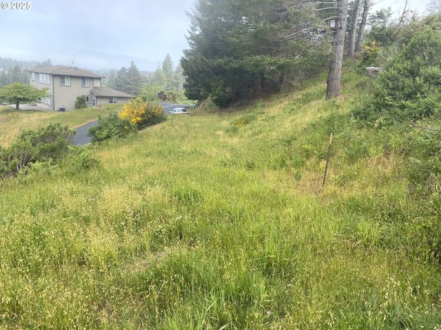 6877 PACIFIC TERRACE Dr, Brookings, OR 97415