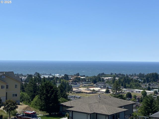 6877 PACIFIC TERRACE Dr, Brookings, OR 97415