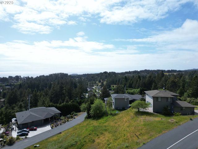 6877 PACIFIC TERRACE Dr, Brookings, OR 97415