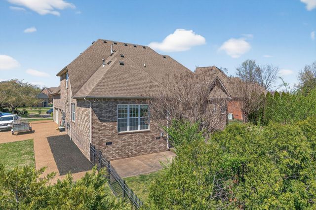 5006 Fremantle Ct, Spring Hill, TN 37174