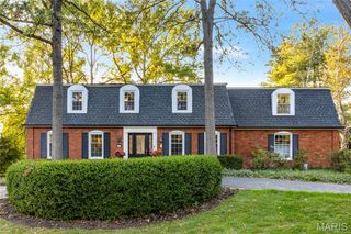 1121 Westmoor Place, Town And Country, MO 63131