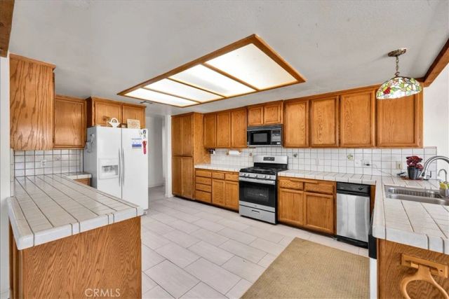 8802 Rubidoux Avenue, Yucca Valley, CA 92284