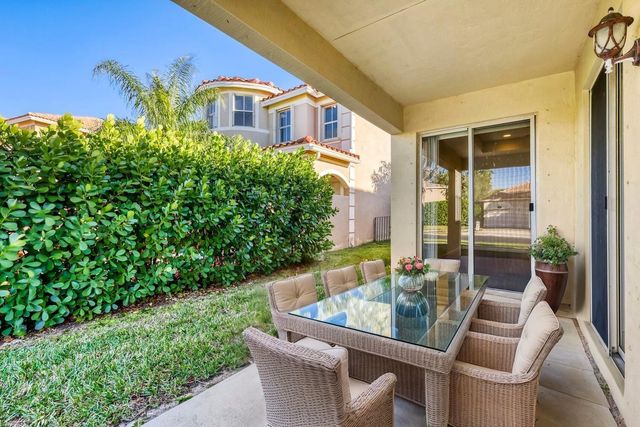 10566 Galleria Street, Wellington, FL 33414