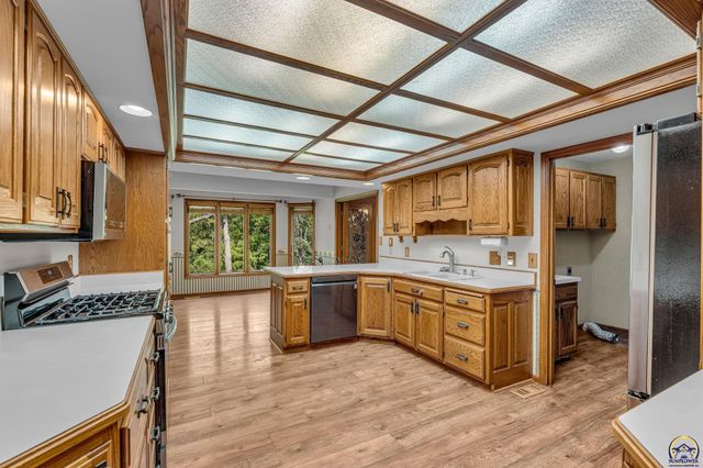 4848 SE 53rd St, Berryton, KS 66409