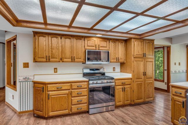 4848 SE 53rd St, Berryton, KS 66409