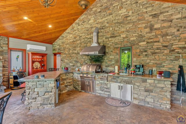 4848 SE 53rd St, Berryton, KS 66409
