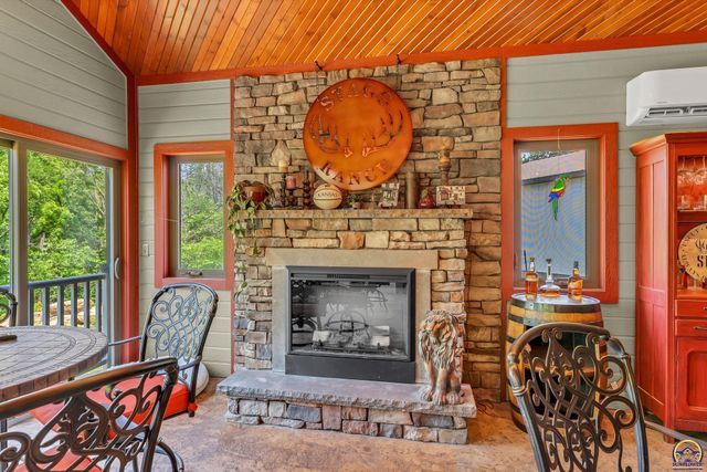 4848 SE 53rd St, Berryton, KS 66409
