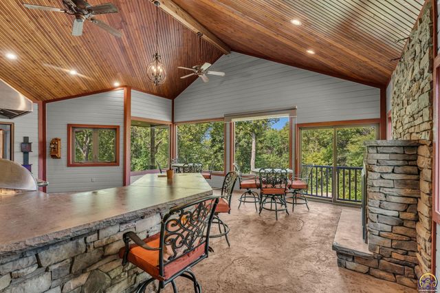4848 SE 53rd St, Berryton, KS 66409