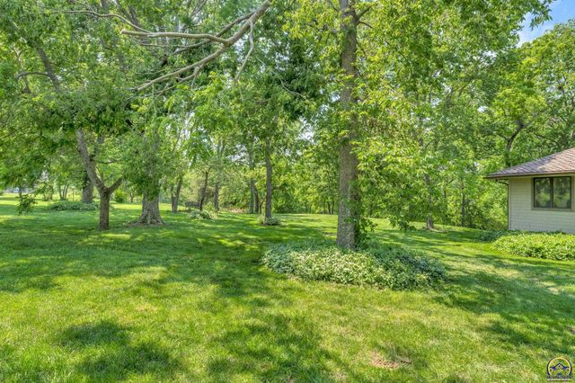 4848 SE 53rd St, Berryton, KS 66409