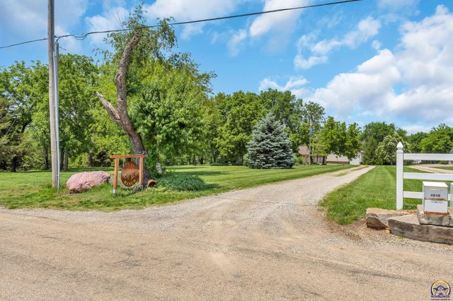 4848 SE 53rd St, Berryton, KS 66409