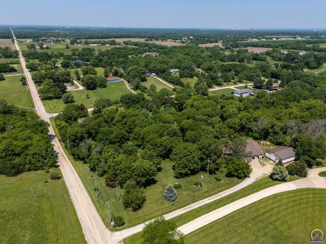 4848 SE 53rd St, Berryton, KS 66409