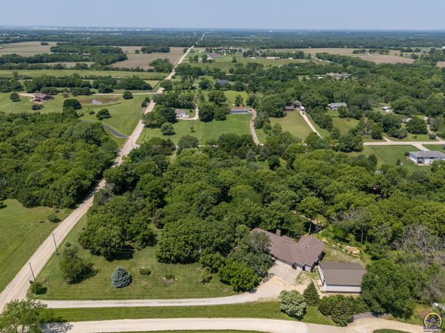 4848 SE 53rd St, Berryton, KS 66409