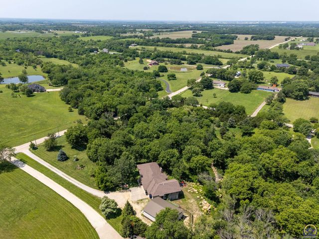 4848 SE 53rd St, Berryton, KS 66409
