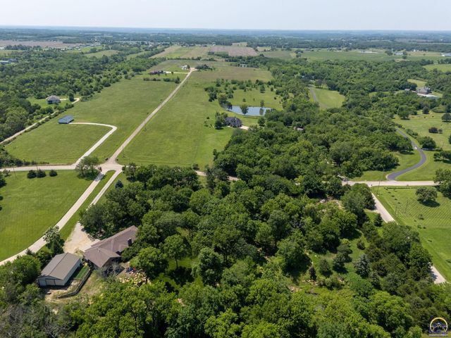 4848 SE 53rd St, Berryton, KS 66409
