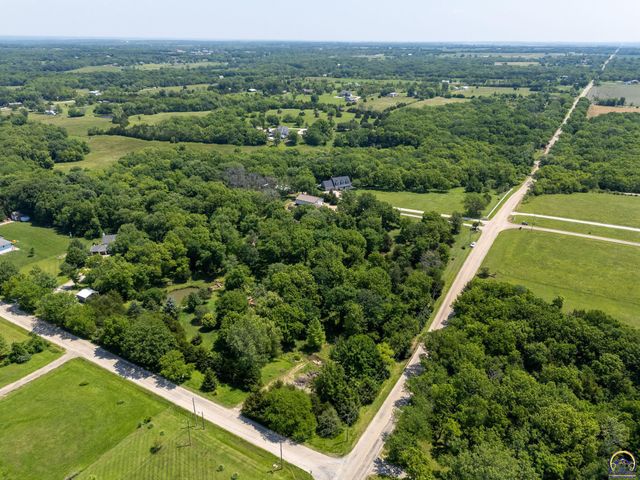 4848 SE 53rd St, Berryton, KS 66409