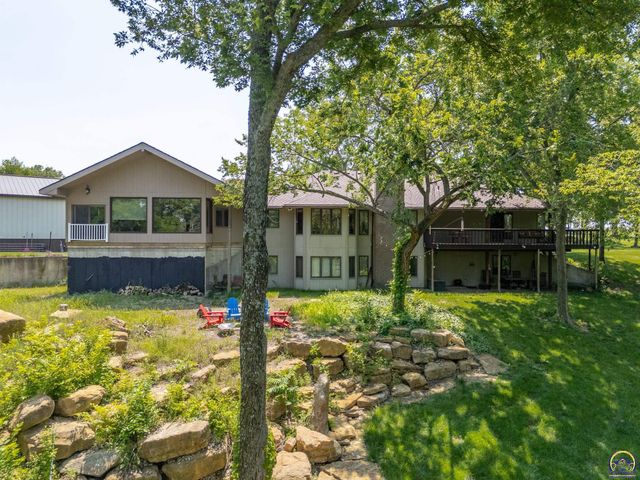 4848 SE 53rd St, Berryton, KS 66409