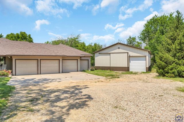 4848 SE 53rd St, Berryton, KS 66409
