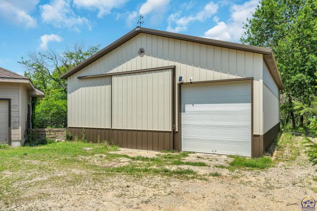 4848 SE 53rd St, Berryton, KS 66409