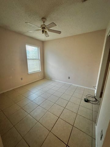 5615 Alicante Drive, Arlington, TX 76017