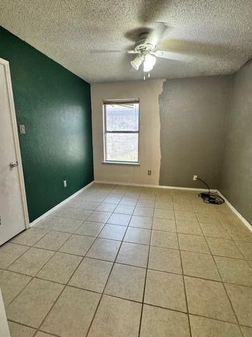5615 Alicante Drive, Arlington, TX 76017