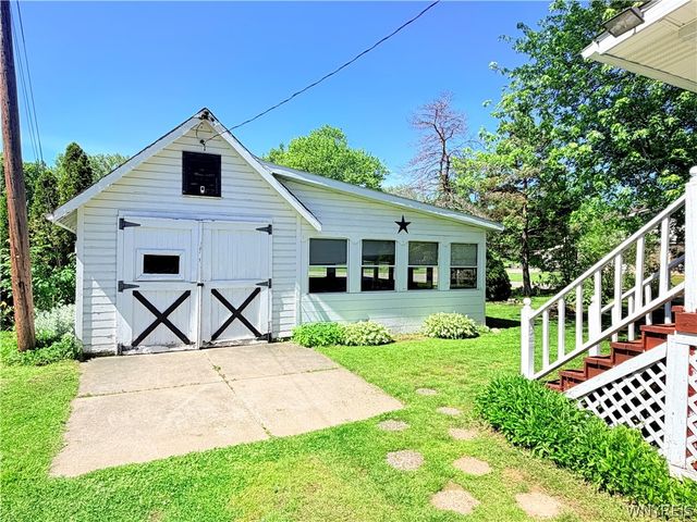 12865 Iola Drive, Hanover, NY 14081