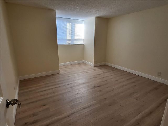 2050 N Congress Avenue 201, West Palm Beach, FL 33401