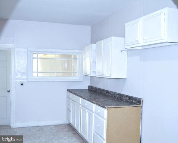 90 E STATE ST, Camden, NJ 08105