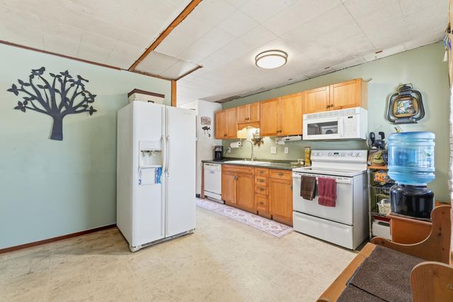5785 S 550 E, Wolcottville, IN 46795