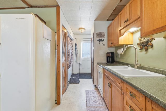 5785 S 550 E, Wolcottville, IN 46795