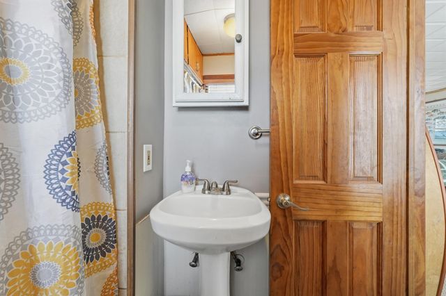 5785 S 550 E, Wolcottville, IN 46795