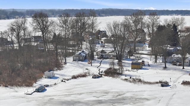 5785 S 550 E, Wolcottville, IN 46795