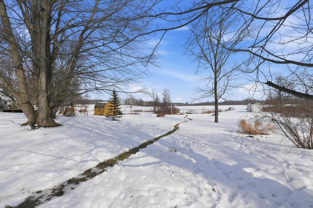 5785 S 550 E, Wolcottville, IN 46795