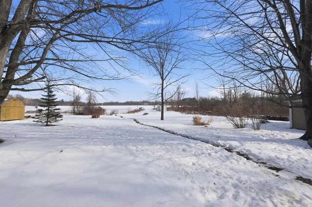 5785 S 550 E, Wolcottville, IN 46795