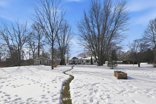 5785 S 550 E, Wolcottville, IN 46795