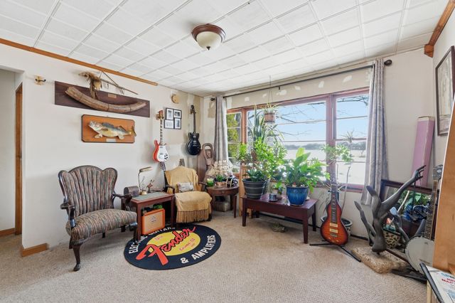 5785 S 550 E, Wolcottville, IN 46795