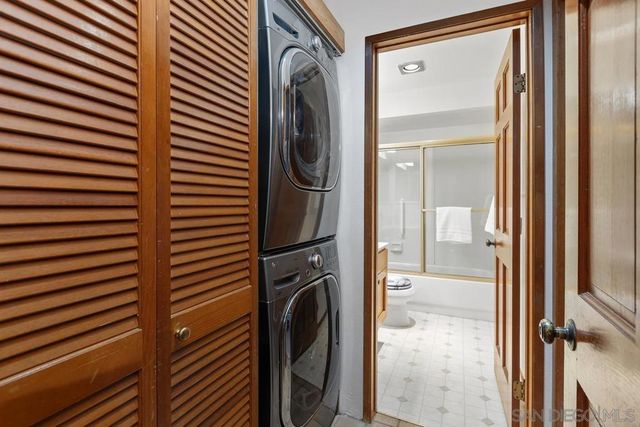 8840 Villa La Jolla Dr 203, La Jolla, CA 92037