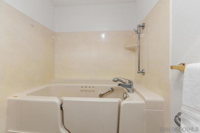 8840 Villa La Jolla Dr 203, La Jolla, CA 92037