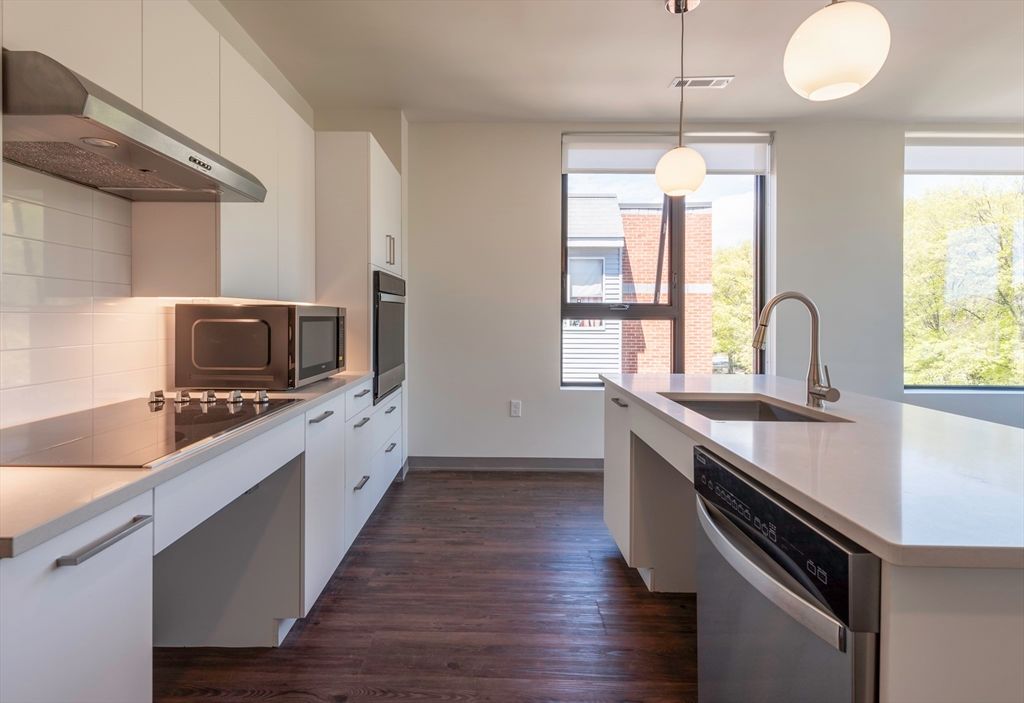 166 Main St 402, Watertown, MA 02472