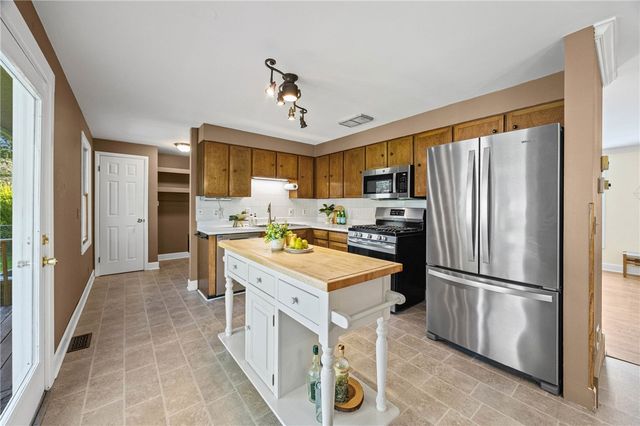 12 Buchanan Road, Pittsford, NY 14534