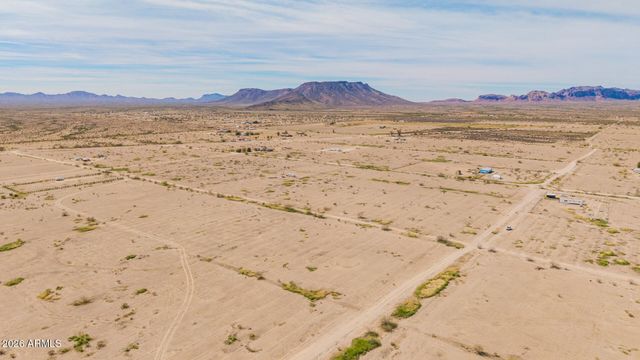 8303 S 536th Avenue 133 & 135, Tonopah, AZ 85354