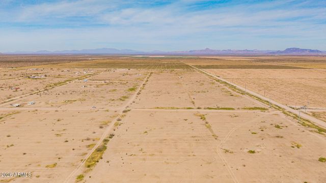 8303 S 536th Avenue 133 & 135, Tonopah, AZ 85354