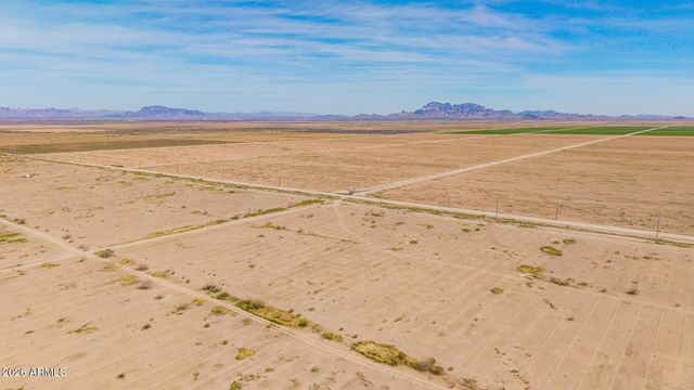 8303 S 536th Avenue 133 & 135, Tonopah, AZ 85354