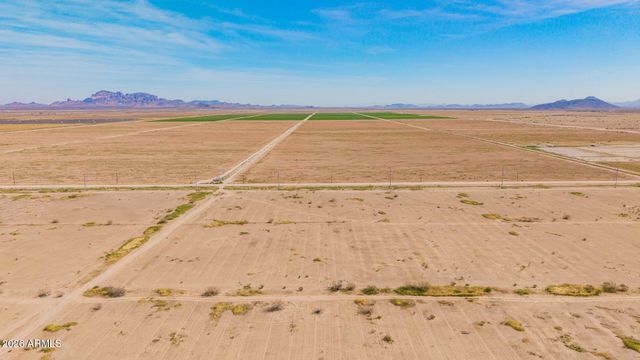 8303 S 536th Avenue 133 & 135, Tonopah, AZ 85354