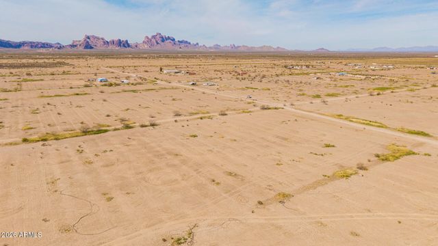 8303 S 536th Avenue 133 & 135, Tonopah, AZ 85354